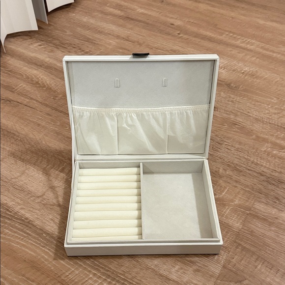 Radley London Ivory Gift Box - Picture 3 of 3